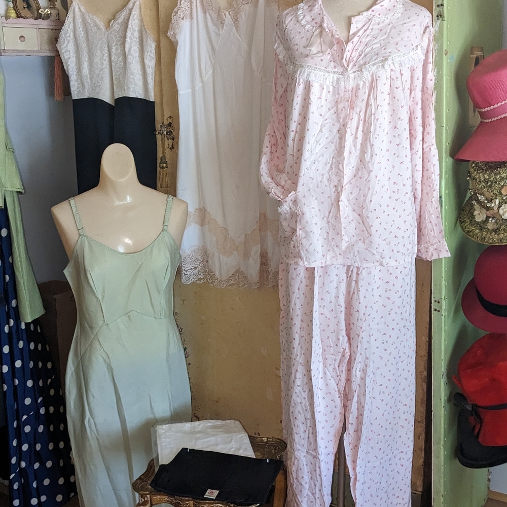 SOLD Miss Siren 40s Rayon Rose Bud Print Pajamas...Union Label..